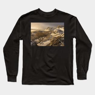 Winter sunrise on the Quiraing Long Sleeve T-Shirt